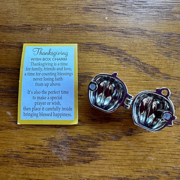 Thanksgiving wish box charm - Picture 3 of 3